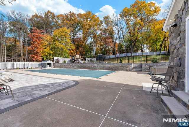 45 Dietrich Lane, North Haledon, NJ 07508