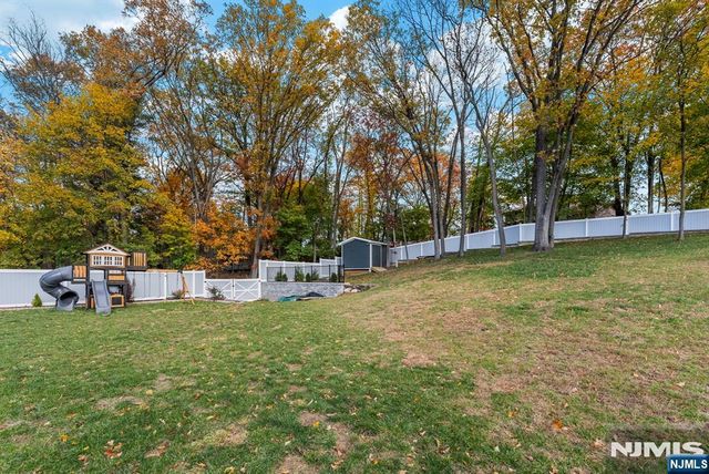 45 Dietrich Lane, North Haledon, NJ 07508