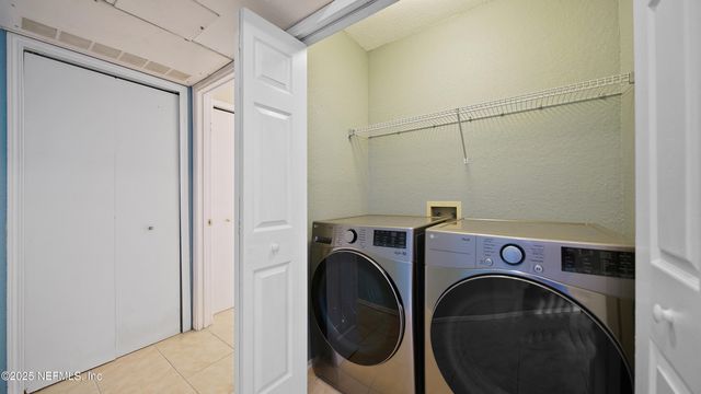 1701 THE GREENS Way 424, Jacksonville Beach, FL 32250