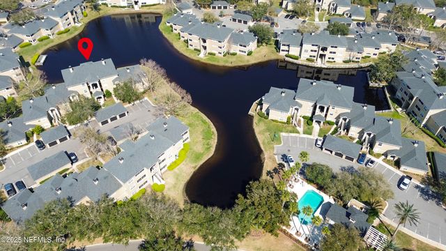 1701 THE GREENS Way 424, Jacksonville Beach, FL 32250