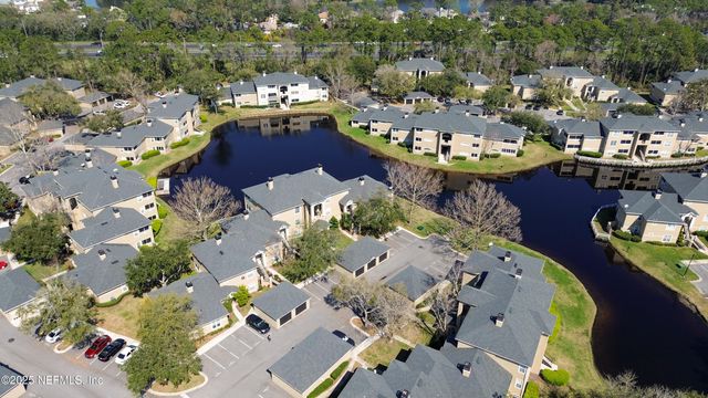 1701 THE GREENS Way 424, Jacksonville Beach, FL 32250