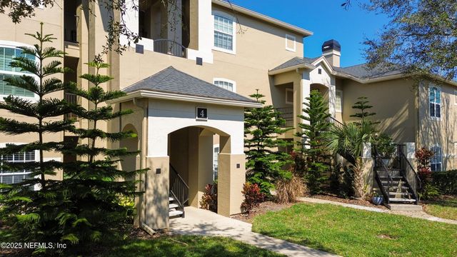 1701 THE GREENS Way 424, Jacksonville Beach, FL 32250
