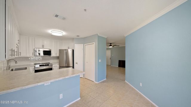 1701 THE GREENS Way 424, Jacksonville Beach, FL 32250