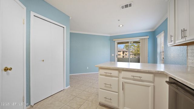 1701 THE GREENS Way 424, Jacksonville Beach, FL 32250