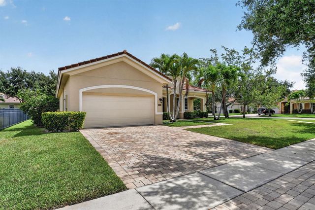 6810 Osage Circle, Greenacres, FL 33413