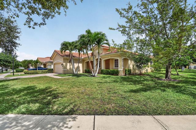 6810 Osage Circle, Greenacres, FL 33413