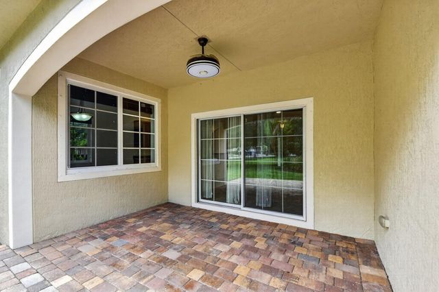 6810 Osage Circle, Greenacres, FL 33413