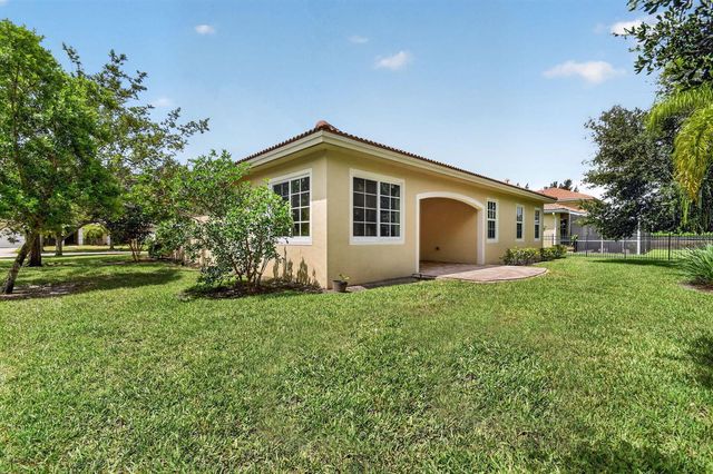 6810 Osage Circle, Greenacres, FL 33413