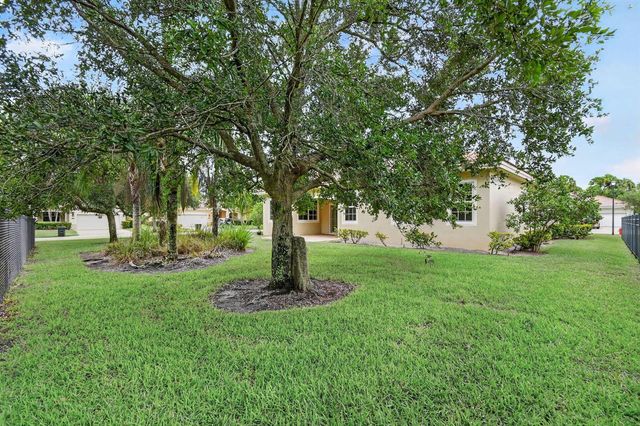 6810 Osage Circle, Greenacres, FL 33413