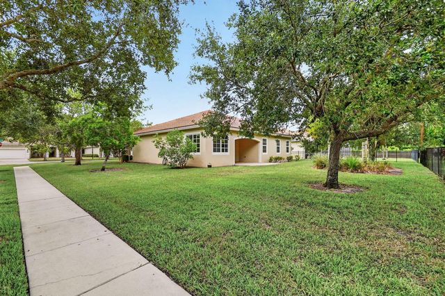 6810 Osage Circle, Greenacres, FL 33413