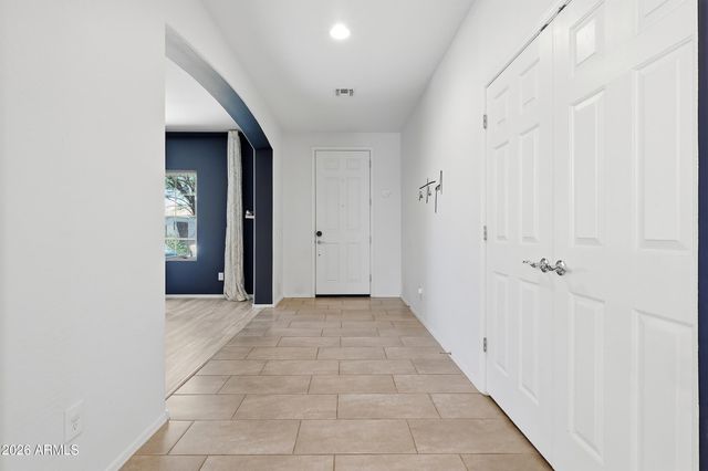 17519 W HEDGEHOG Place, Surprise, AZ 85387