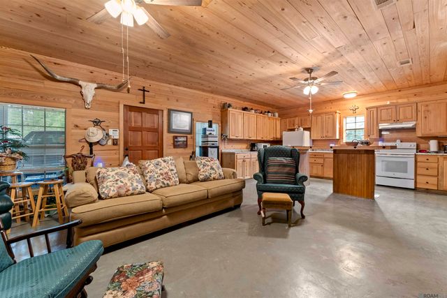 6409 Pohlman Rd, St Francisville, LA 70775