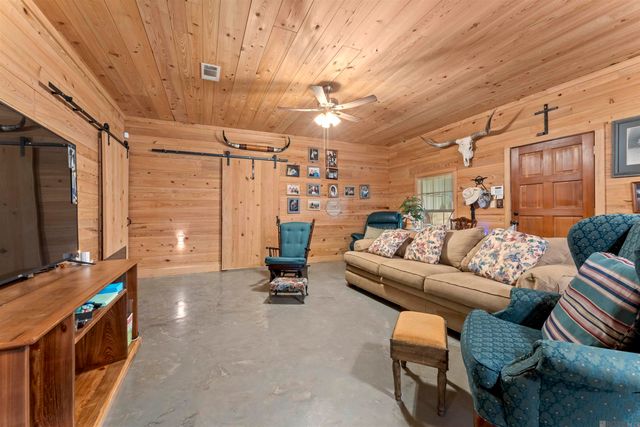 6409 Pohlman Rd, St Francisville, LA 70775