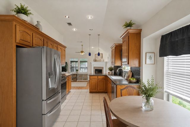 503 Hilltop Place, Joshua, TX 76058