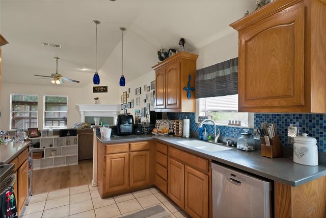 503 Hilltop Place, Joshua, TX 76058