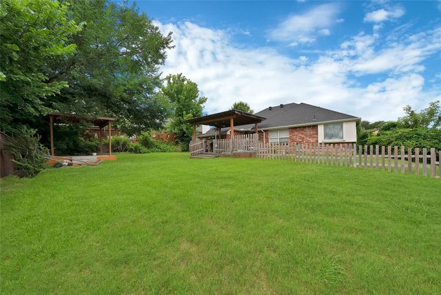 503 Hilltop Place, Joshua, TX 76058