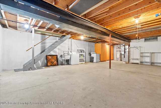 1283 N Chartwell Carriage Way, East Lansing, MI 48823