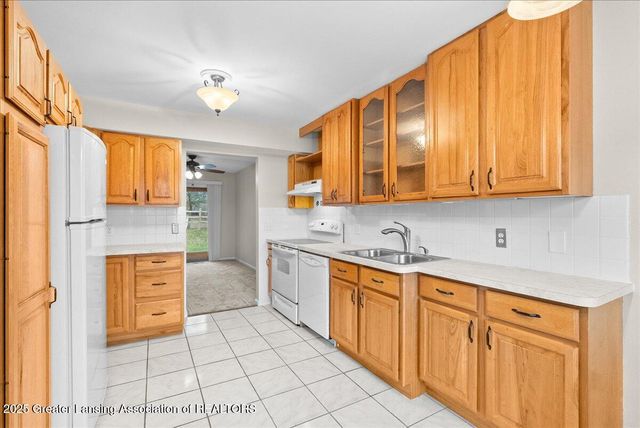 1283 N Chartwell Carriage Way, East Lansing, MI 48823