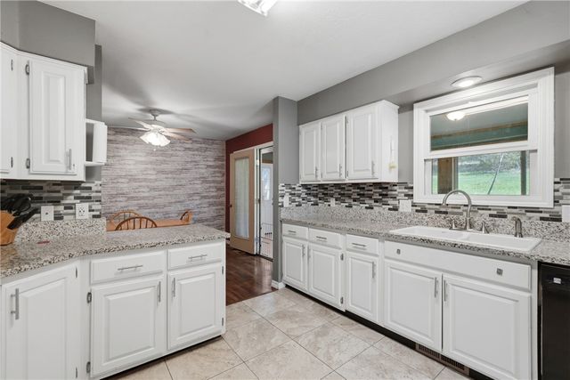 36 Danube Drive, Holiday Island, AR 72631