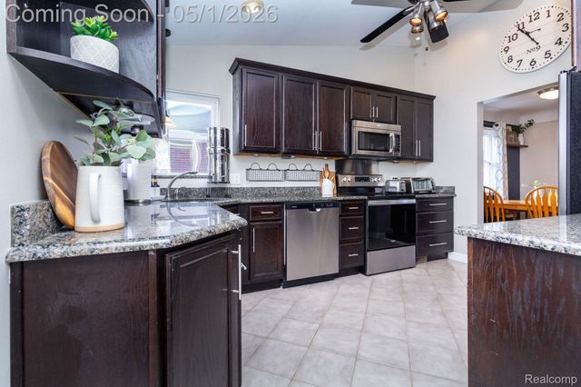 15580 Hanfor Avenue, Allen Park, MI 48101