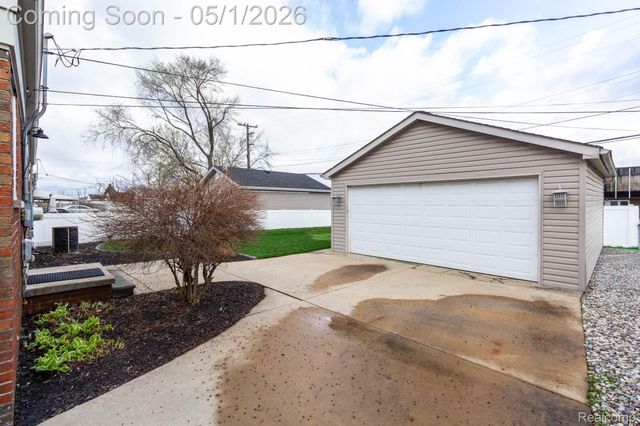 15580 Hanfor Avenue, Allen Park, MI 48101