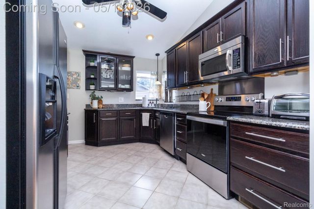 15580 Hanfor Avenue, Allen Park, MI 48101