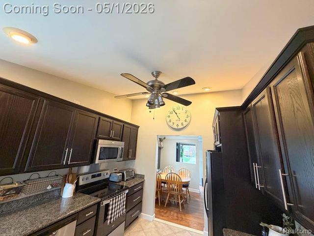 15580 Hanfor Avenue, Allen Park, MI 48101