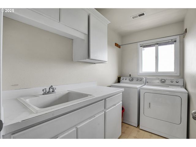 15703 Sw BARRINGTON Ter, Tigard, OR 97224