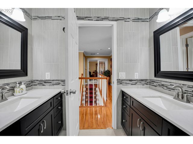 15703 Sw BARRINGTON Ter, Tigard, OR 97224