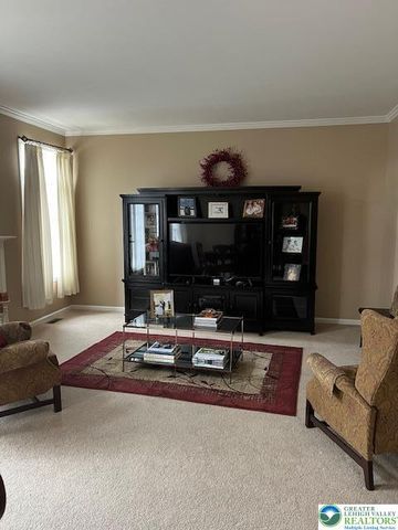 40 Hillside Court South, Palmer Twp, PA 18045