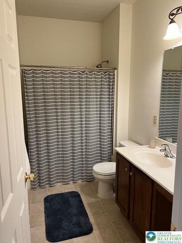40 Hillside Court South, Palmer Twp, PA 18045