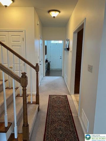 40 Hillside Court South, Palmer Twp, PA 18045