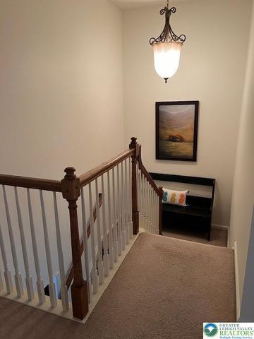 40 Hillside Court South, Palmer Twp, PA 18045
