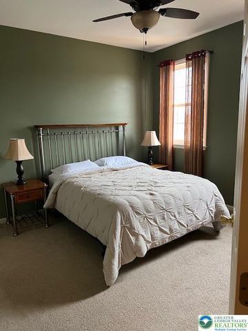 40 Hillside Court South, Palmer Twp, PA 18045