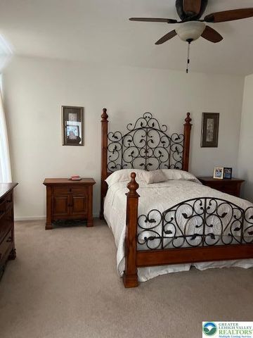 40 Hillside Court South, Palmer Twp, PA 18045