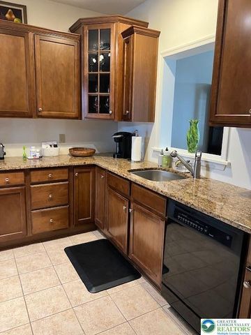 40 Hillside Court South, Palmer Twp, PA 18045