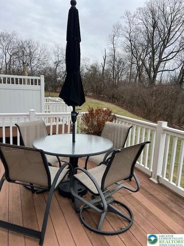 40 Hillside Court South, Palmer Twp, PA 18045