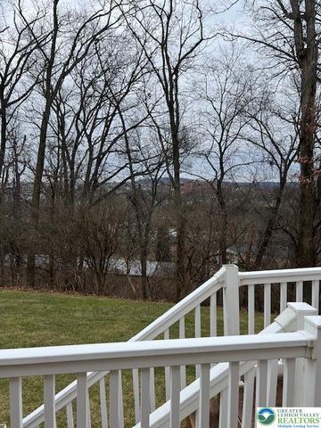 40 Hillside Court South, Palmer Twp, PA 18045