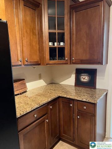 40 Hillside Court South, Palmer Twp, PA 18045