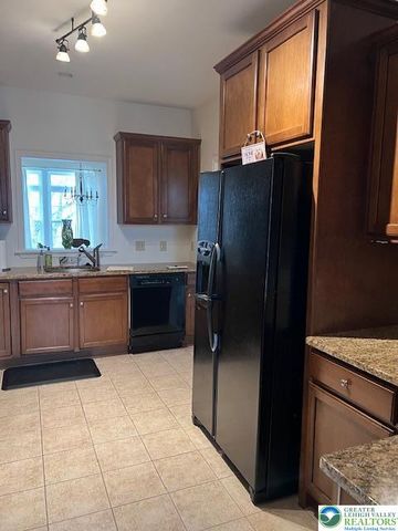40 Hillside Court South, Palmer Twp, PA 18045