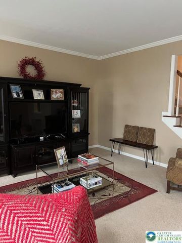 40 Hillside Court South, Palmer Twp, PA 18045
