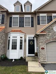 40 Hillside Court South, Palmer Twp, PA 18045