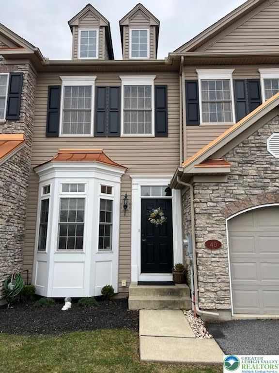 40 Hillside Court South, Palmer Twp, PA 18045