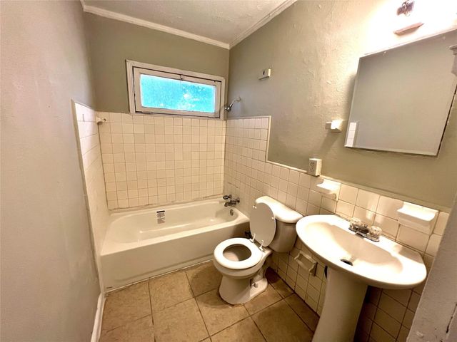 818 3rd Avenue N 28, Texas City, TX 77590