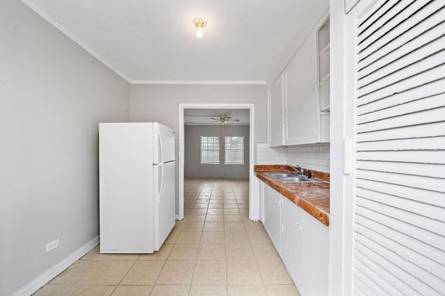 818 3rd Avenue N 28, Texas City, TX 77590