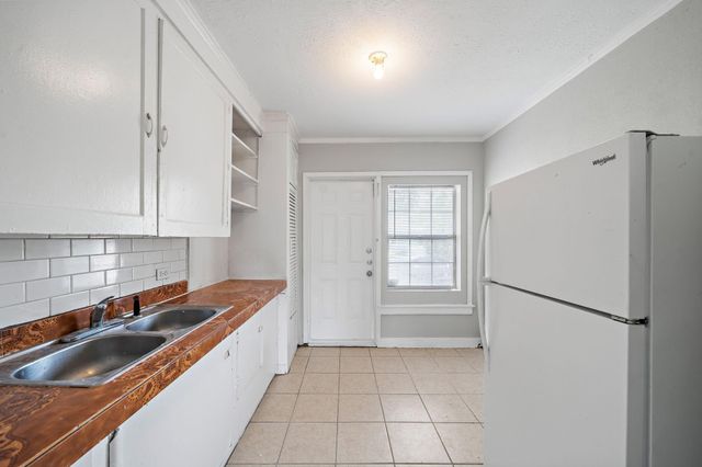 818 3rd Avenue N 28, Texas City, TX 77590