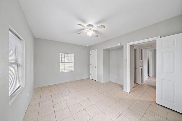 818 3rd Avenue N 28, Texas City, TX 77590