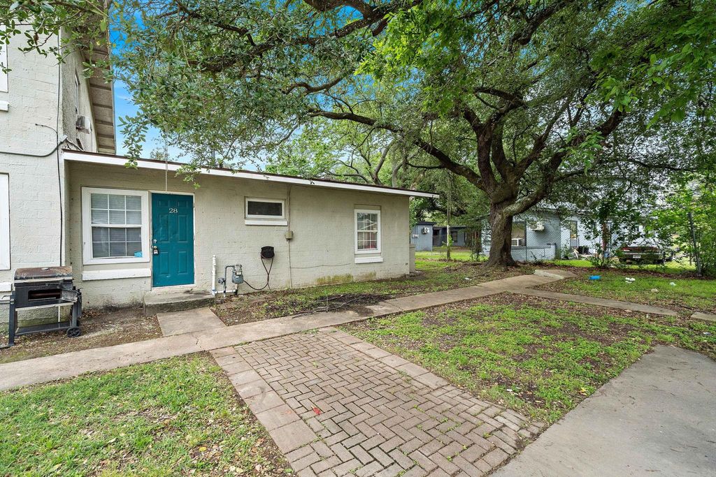 818 3rd Avenue N 28, Texas City, TX 77590