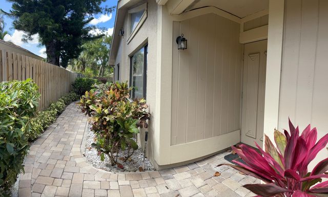 7735 E Kenway Pl Place E, Boca Raton, FL 33433