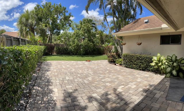 7735 E Kenway Pl Place E, Boca Raton, FL 33433
